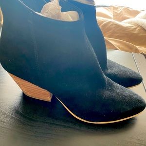 Dolce Vita black Suede ankle bootie size 8